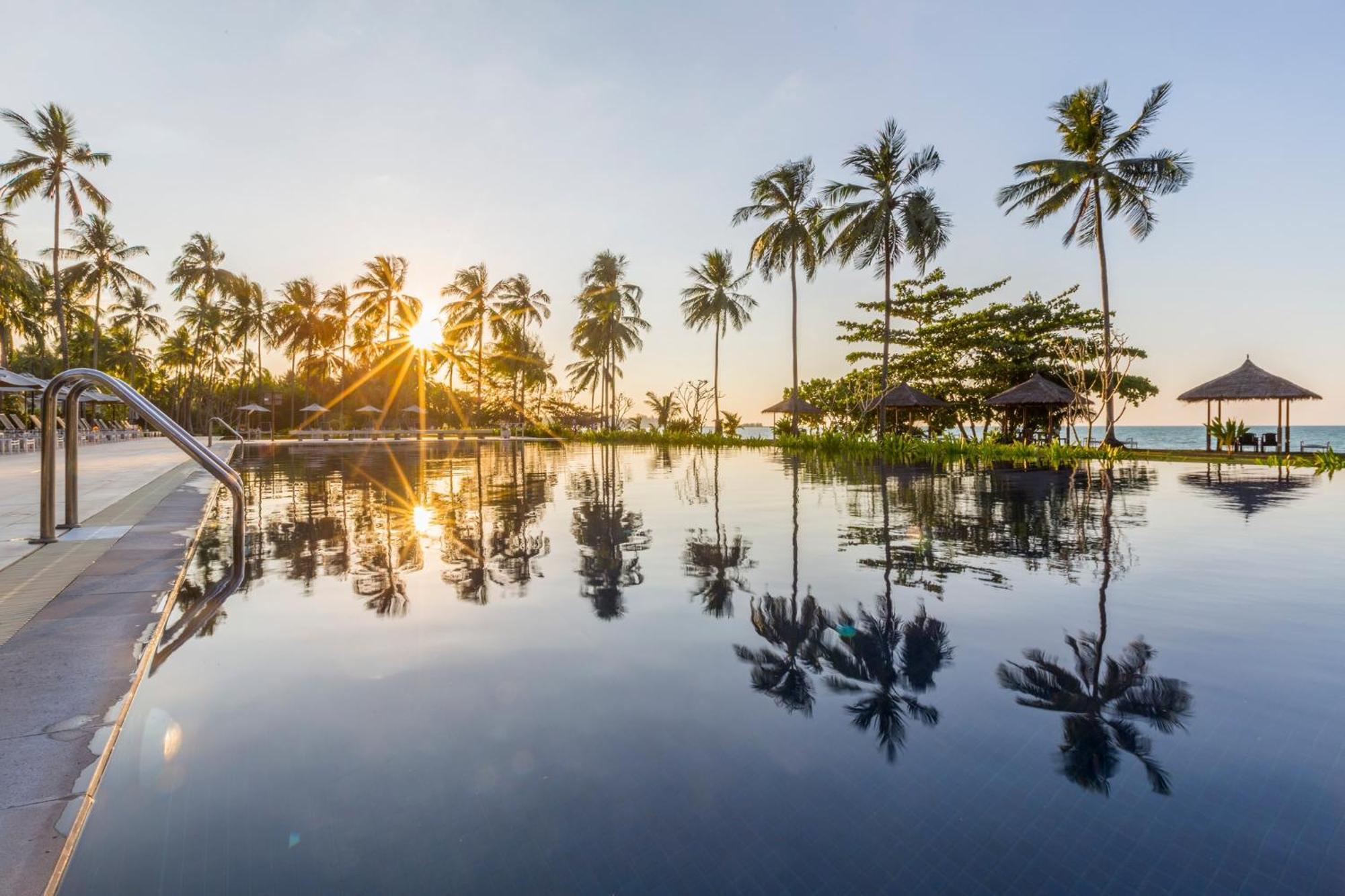 Kantary Beach Hotel Villas & Suites Khao Lak Exterior photo